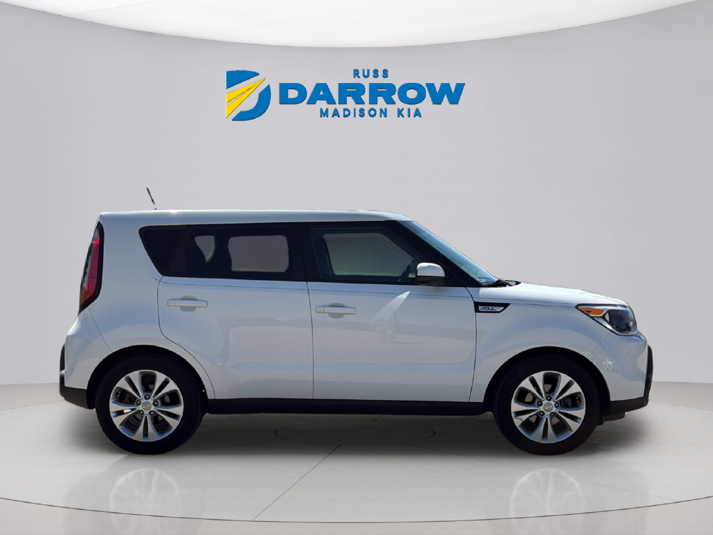Used 2015 Clear White Kia Plus image 6