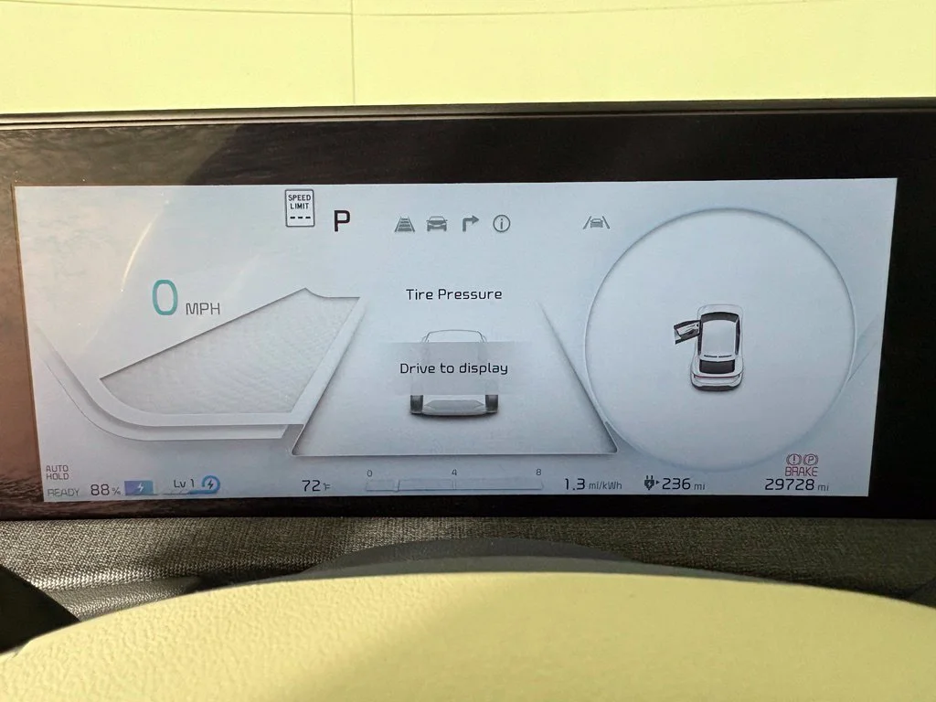 Used 2024 Gray Kia Wind image 27