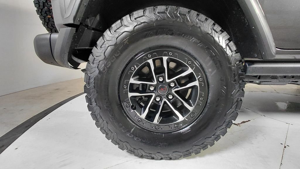 New 2026 Granite Crystal Metallic Clear-Coat Exterior Paint Jeep Rubicon X image 11