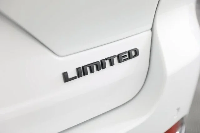 New 2025 Bright White Clear-Coat Exterior Paint Jeep Limited image 32