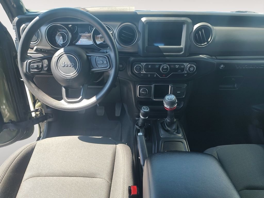 Used 2023 Green Jeep Sport image 10