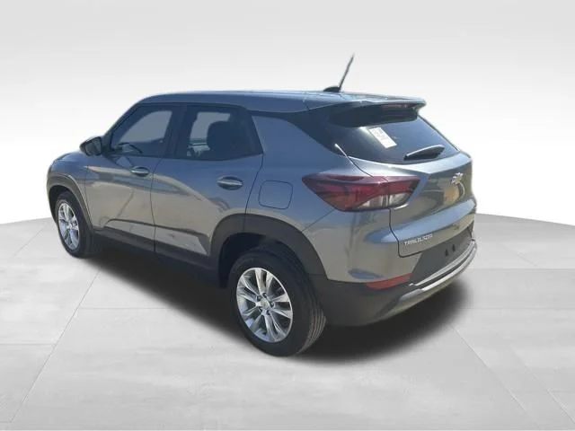Used 2021 Gray Chevrolet LS image 5