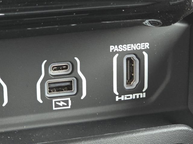 New 2026 Diamond Black Crystal Pearl-Coat Exterior Paint RAM Laramie image 15