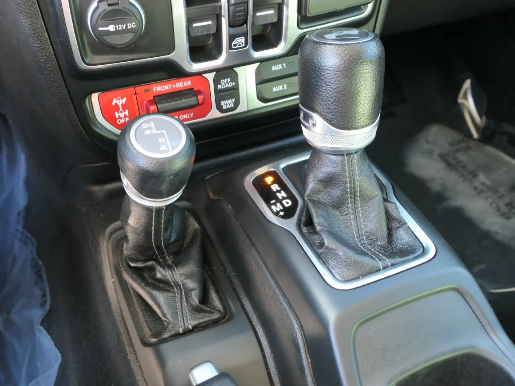Used 2024 Earl Clearcoat Jeep Rubicon image 22
