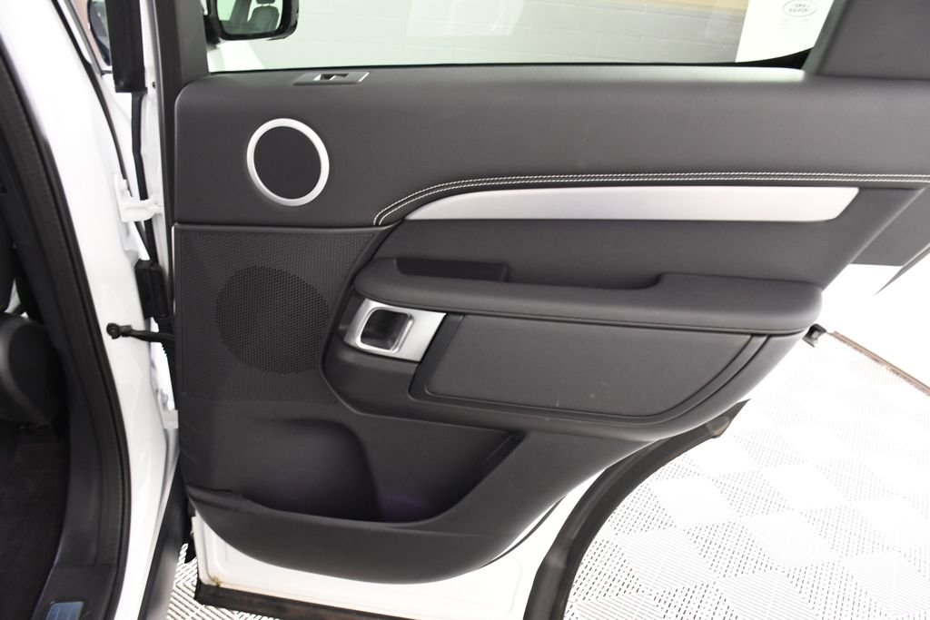Certified Used 2025 Fuji White Land Rover Dynamic SE image 21