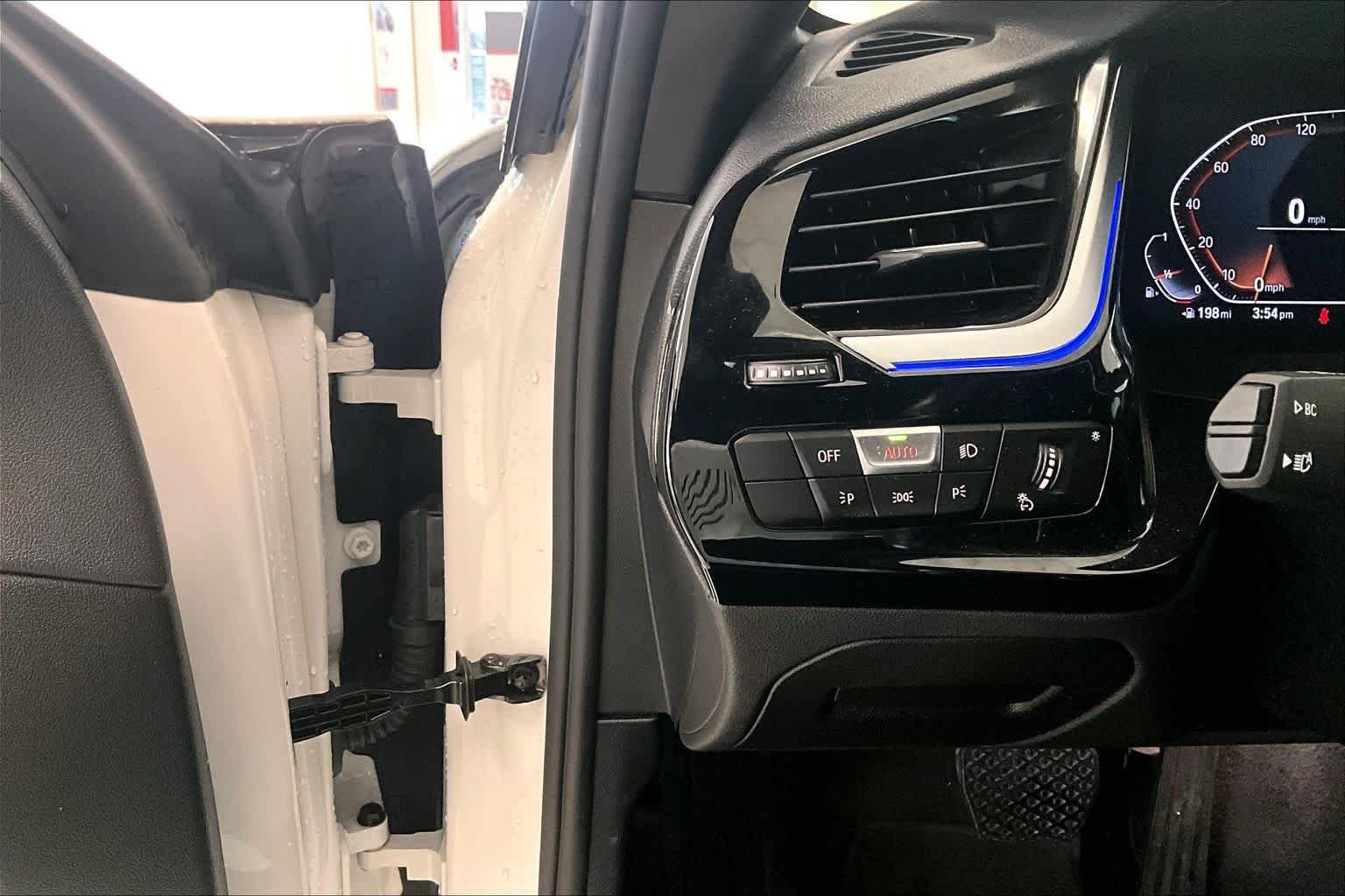 Used 2023 Alpine White BMW sDrive30i image 27