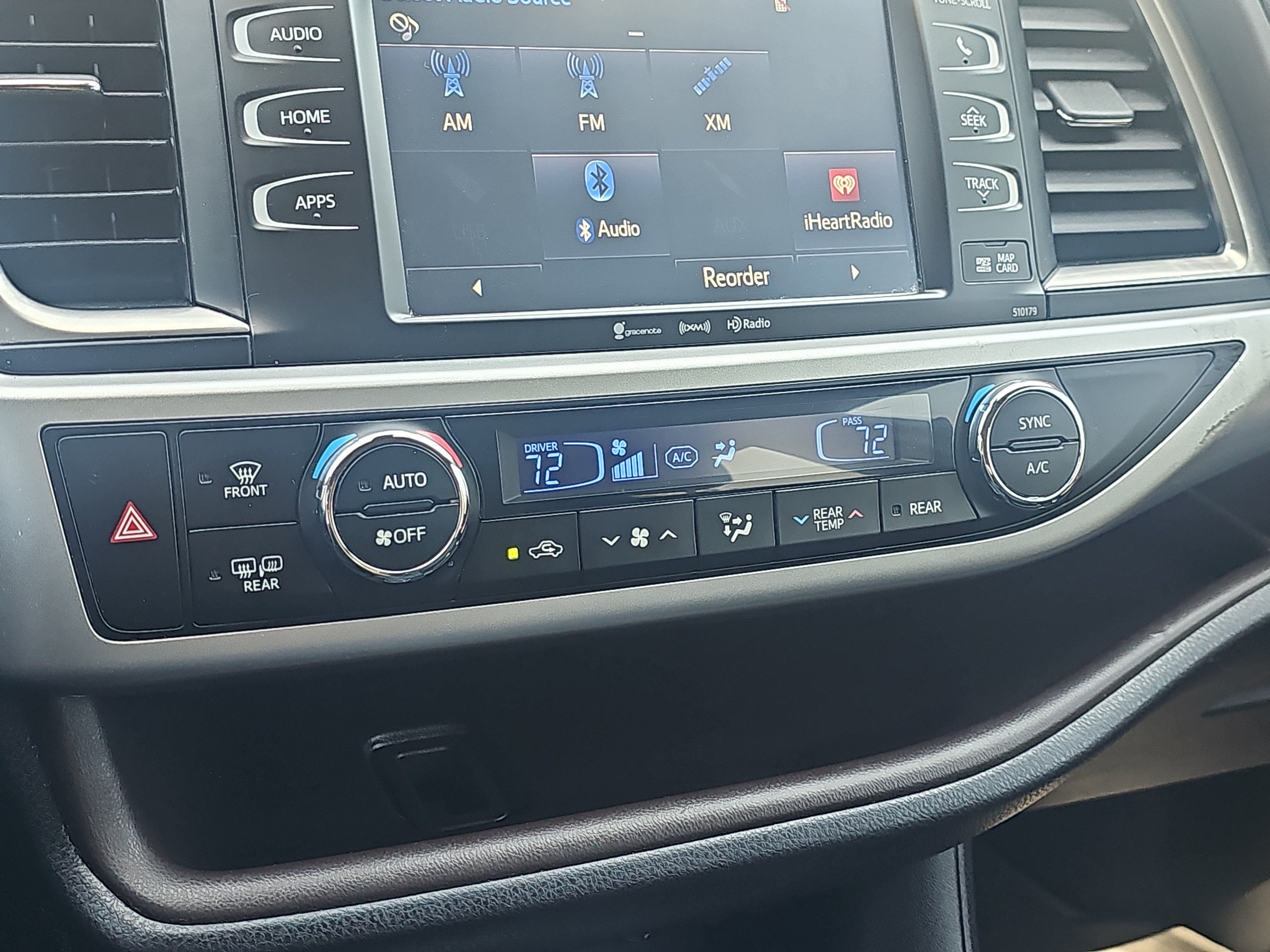 Used 2018 Predawn Gray Mica Toyota XLE image 24