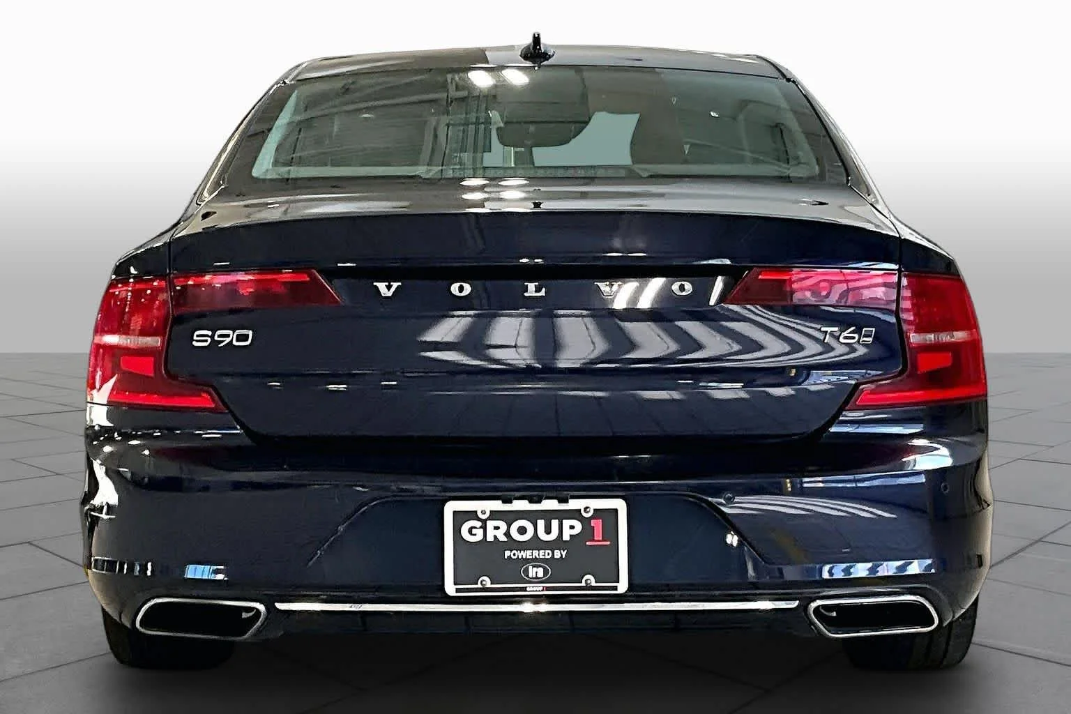 Used 2017 Magic Blue Metallic Volvo Momentum image 5