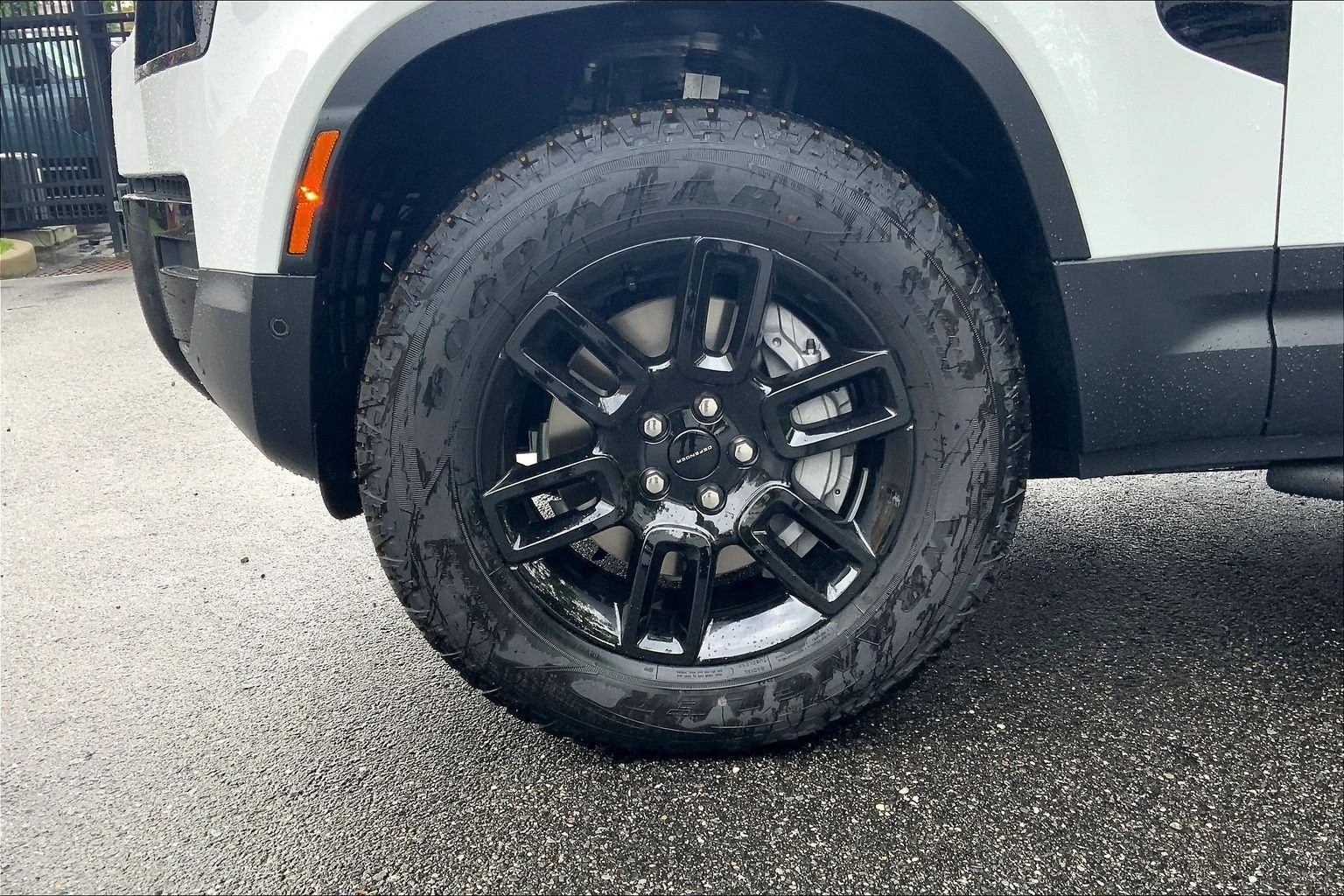 New 2026 Fuji White Land Rover S image 11
