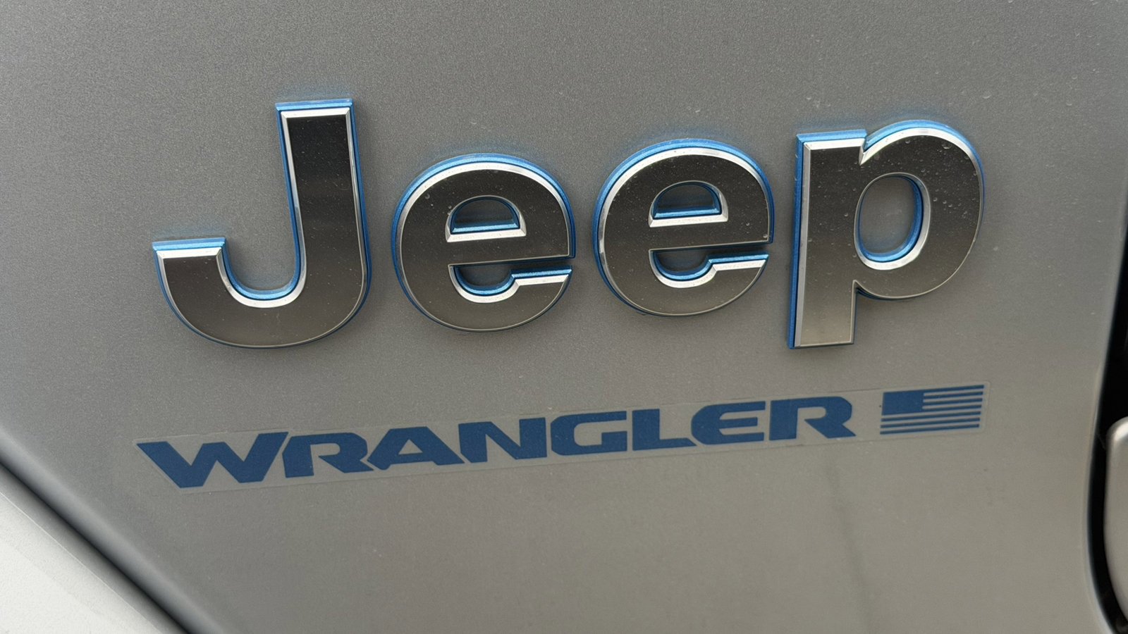 Used 2023 Silver Zynith Clearcoat Jeep Sahara image 8