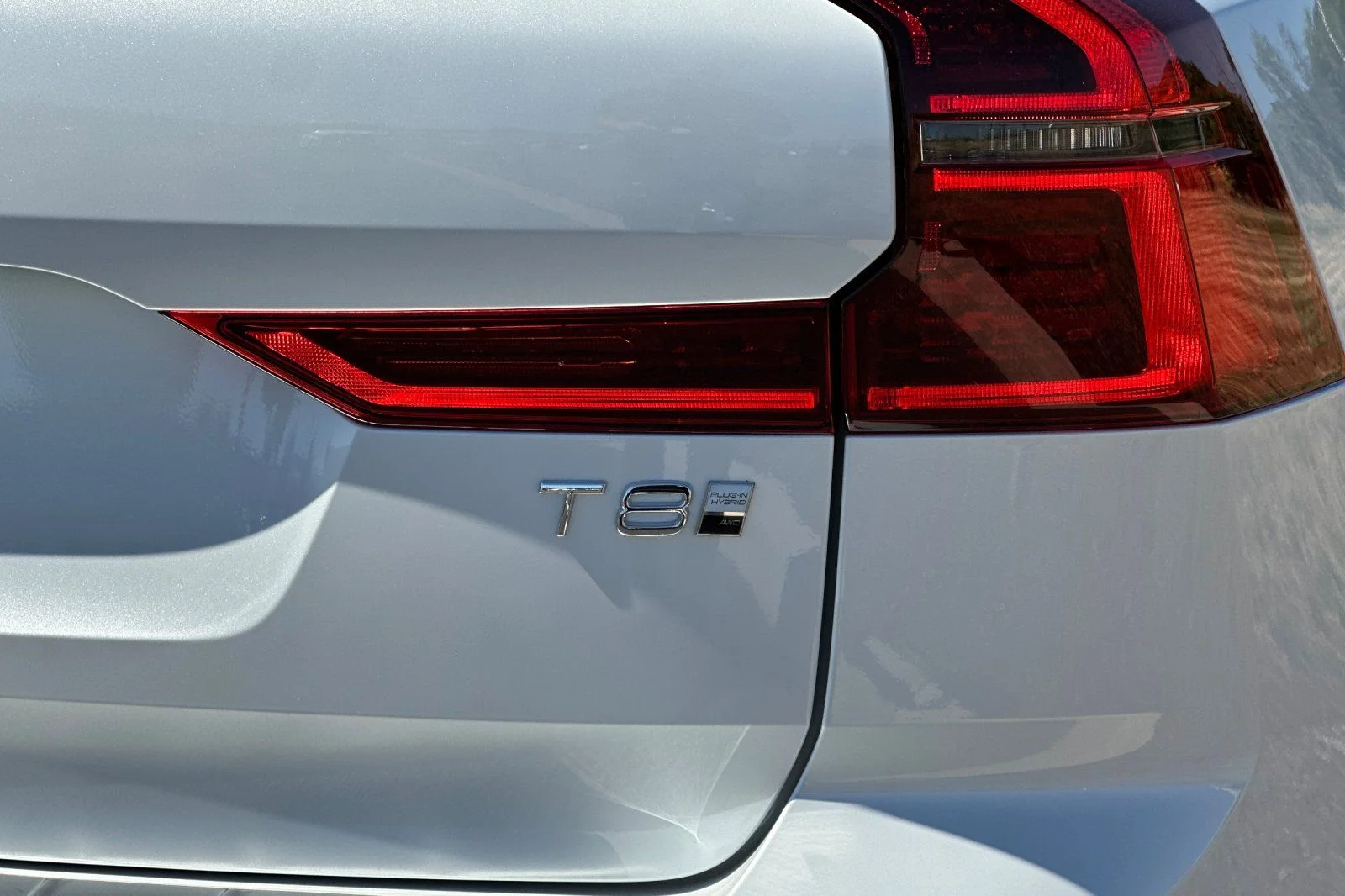 New 2026 Crystal White Volvo Plus image 25