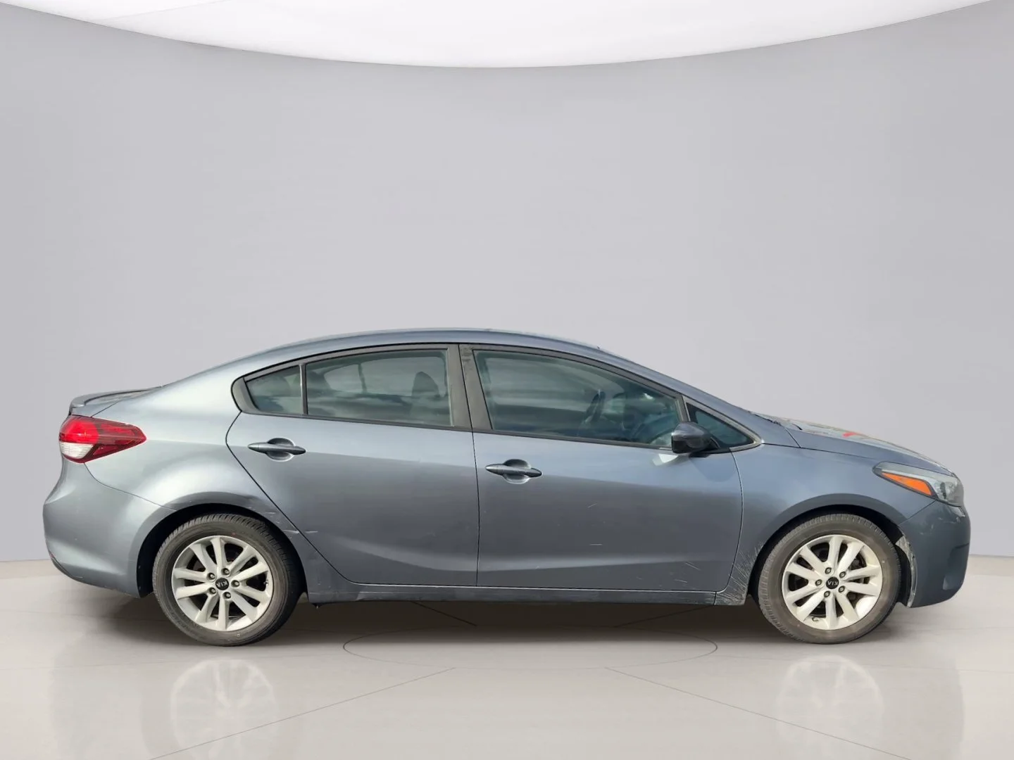 Used 2017 Gray Kia SE image 6