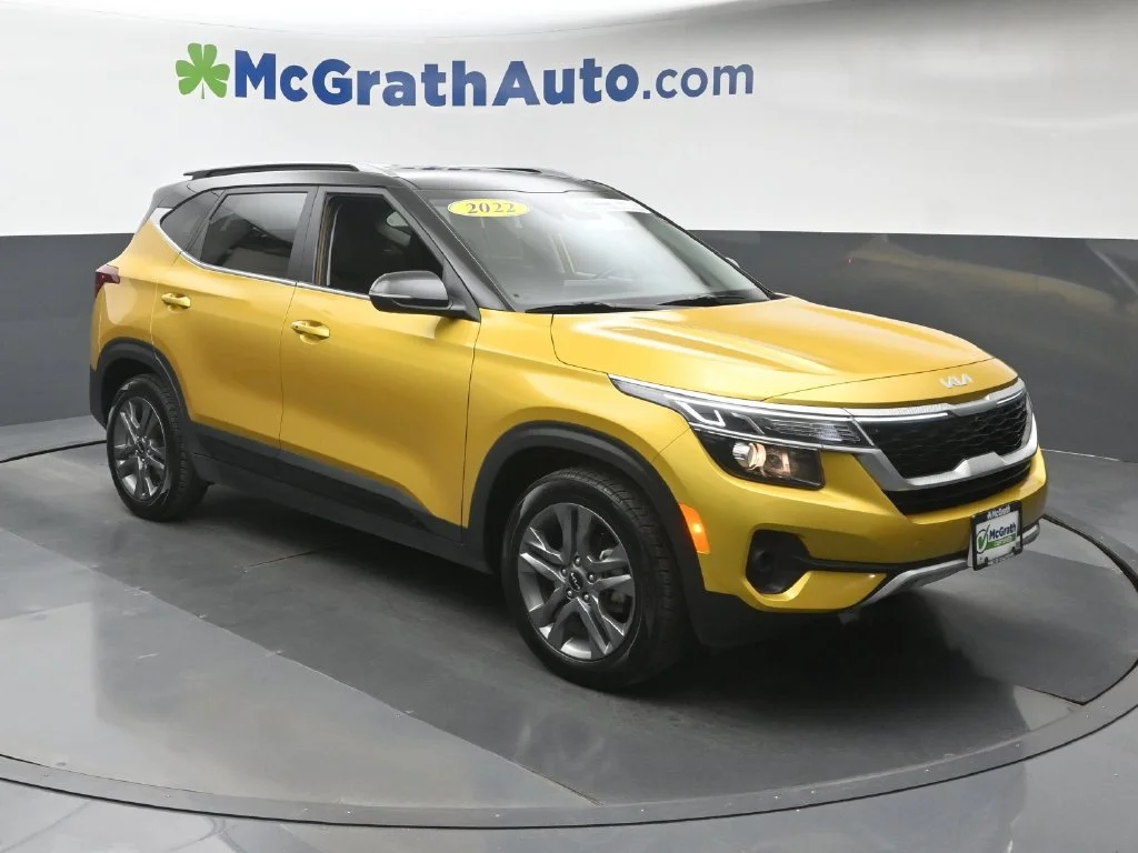 Used 2022 Yellow Kia S image 2
