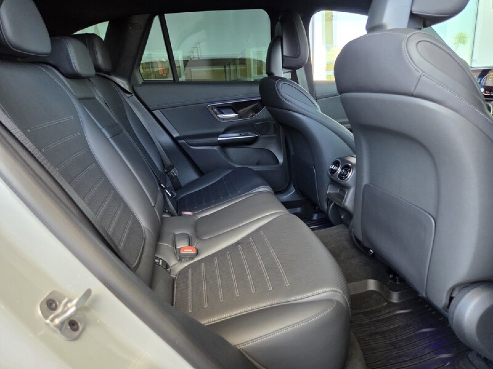 Certified Used 2025 MANUFAKTUR Alpine Grey Mercedes-Benz GLC 350e image 18