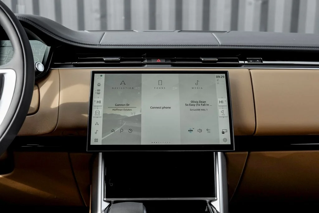 New 2026 Fuji White Land Rover SE image 19