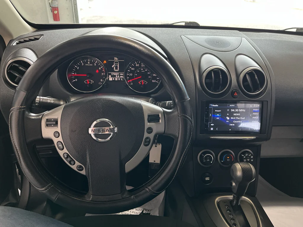 Used 2014  Nissan S image 13