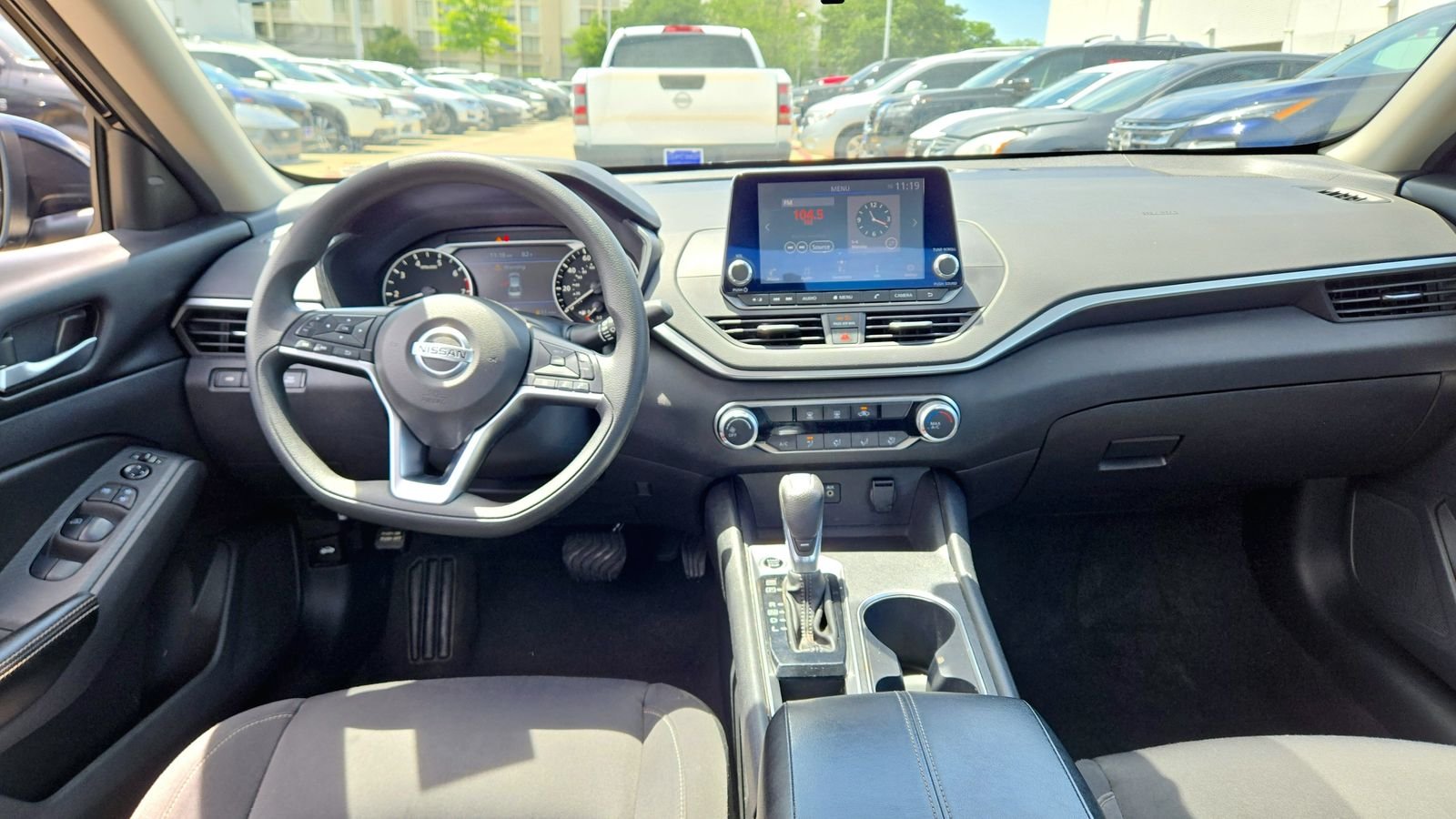 Used 2022 Black Nissan 2.5 SV image 16