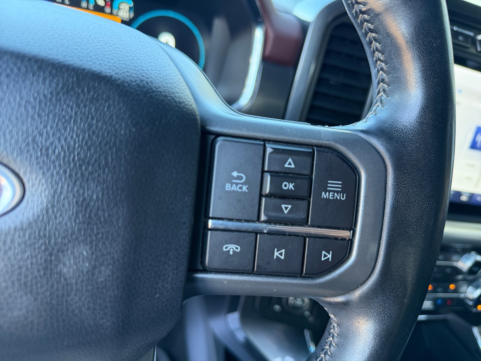 Used 2022 Light Blue Clearcoat Metallic Ford LARIAT image 25