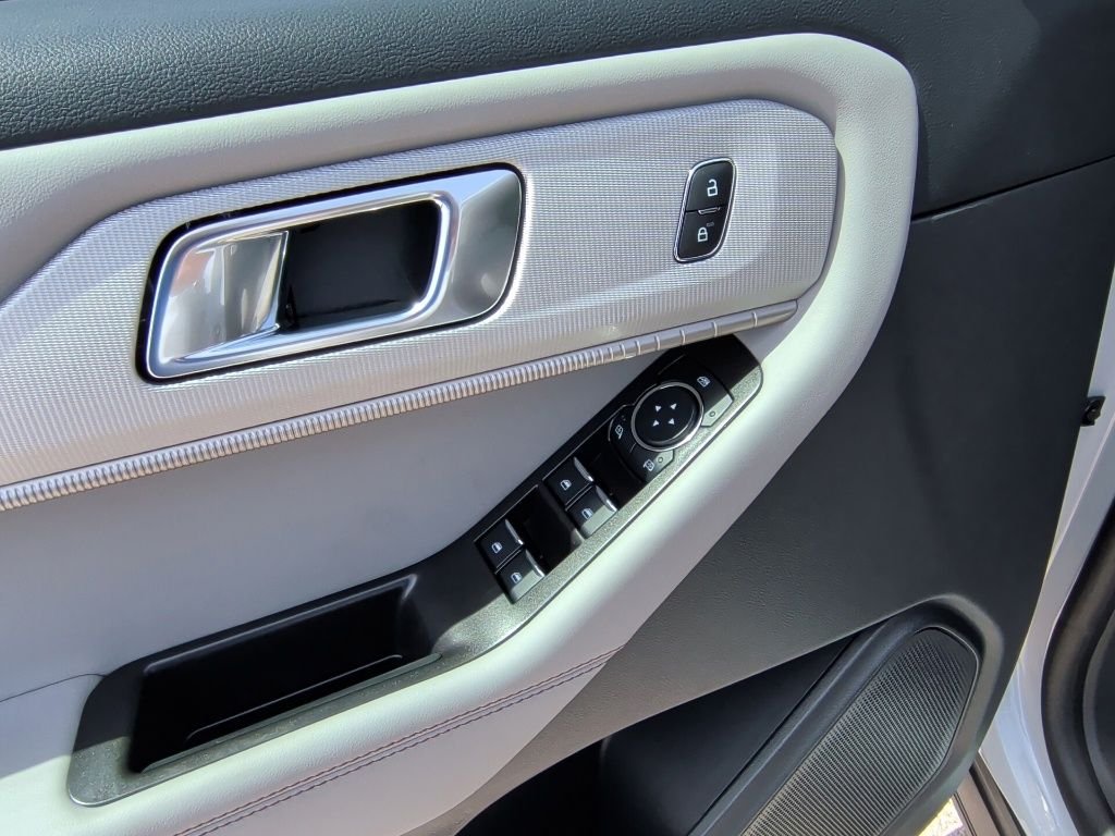New 2026 Space White Metallic Ford Active image 11