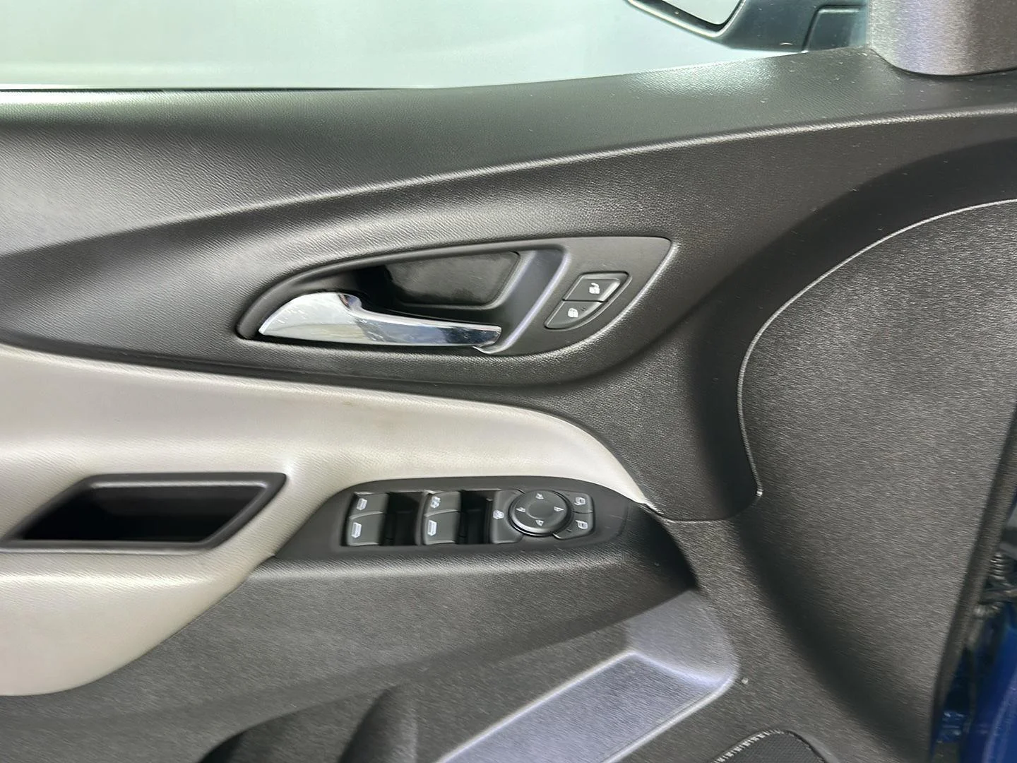 Used 2019 Pacific Blue Metallic Chevrolet LT image 9
