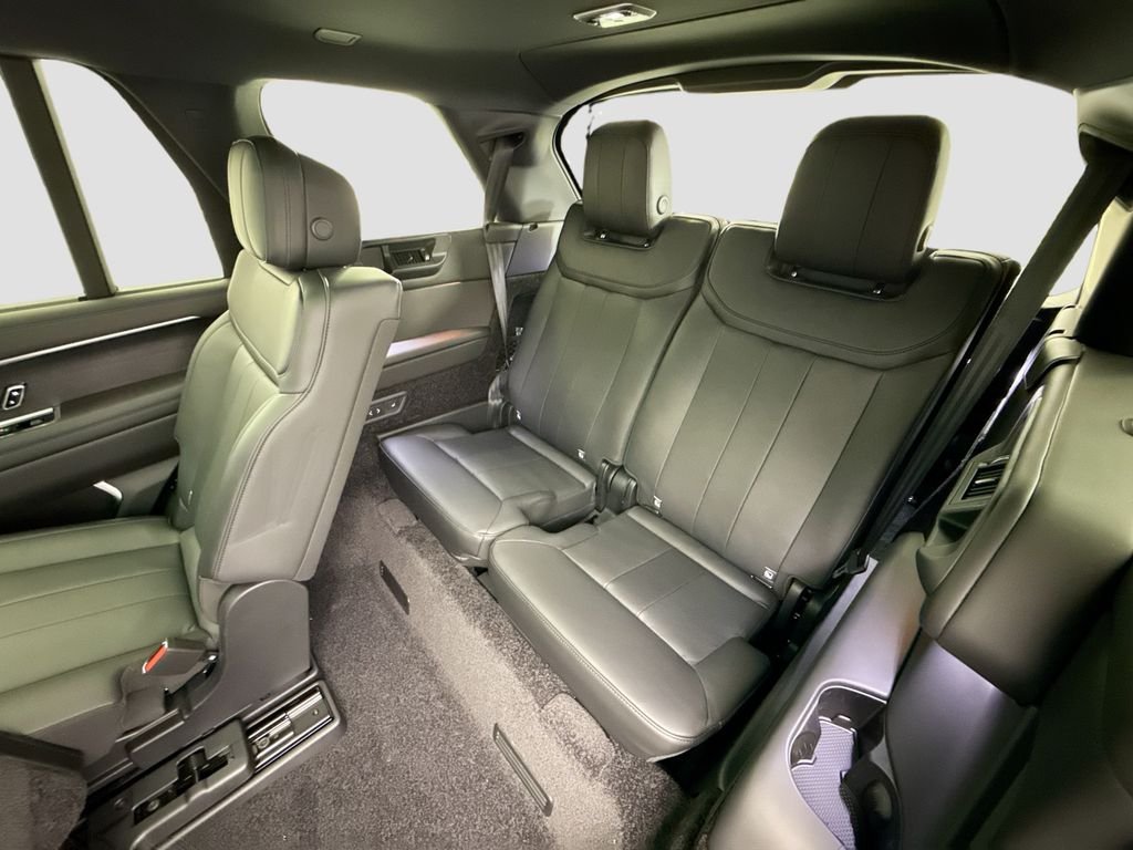 New 2026 Carpathian Gray Premium Metallic Land Rover SE image 21