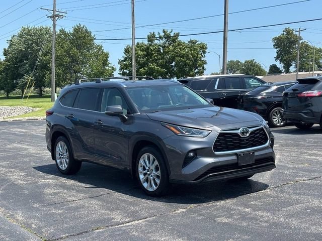 Used 2023 Gray Toyota Limited image 7