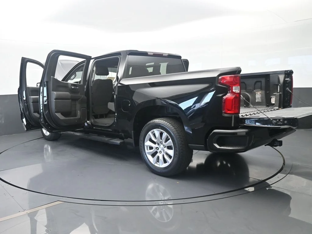 Used 2021 Black Chevrolet Custom image 68