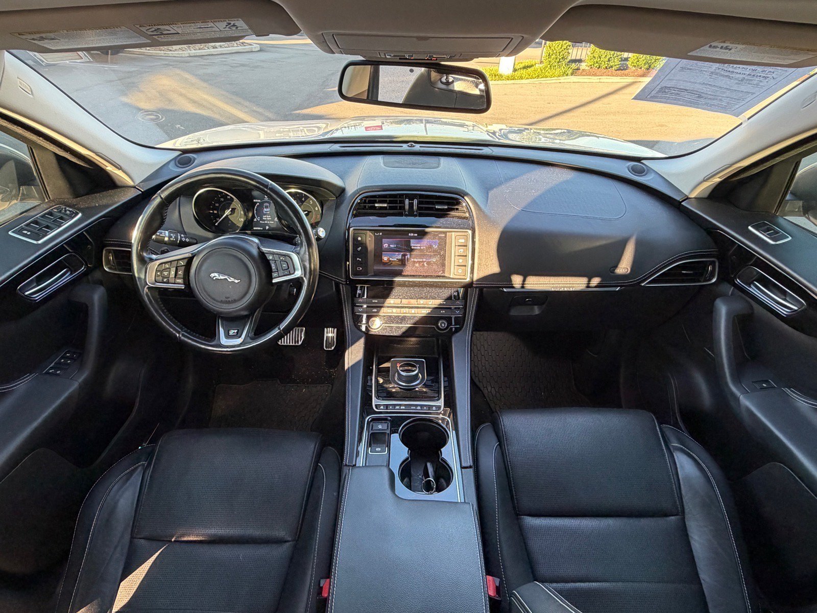 Used 2017 Polaris White Jaguar 35t R-Sport image 8