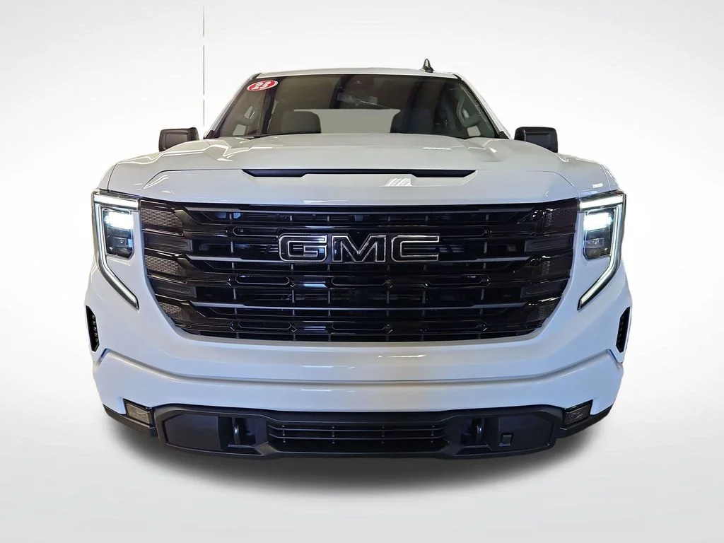 Used 2023 White GMC Elevation image 9