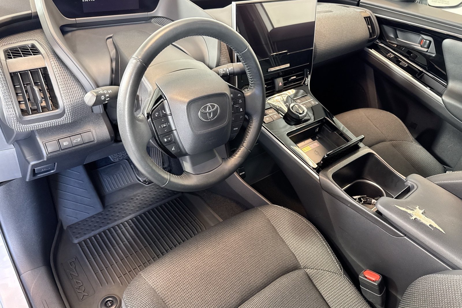 Used 2025 White Toyota Limited image 9