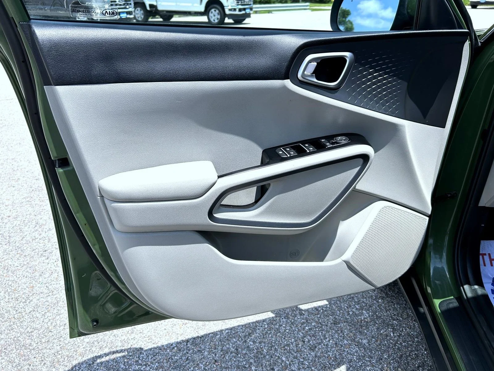 Used 2020 Green Kia EX image 10
