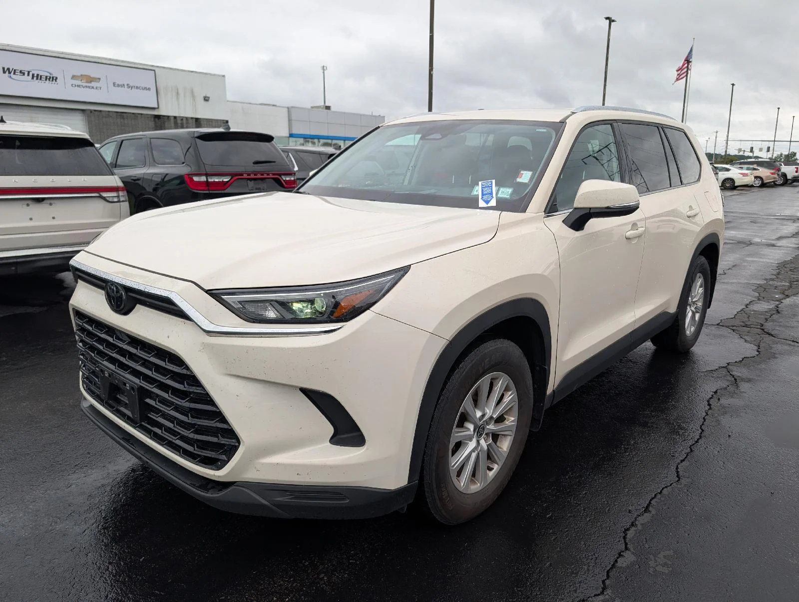 Used 2024  Toyota XLE image 4