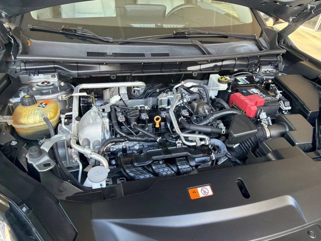 Used 2022 Silver Mitsubishi SEL image 11