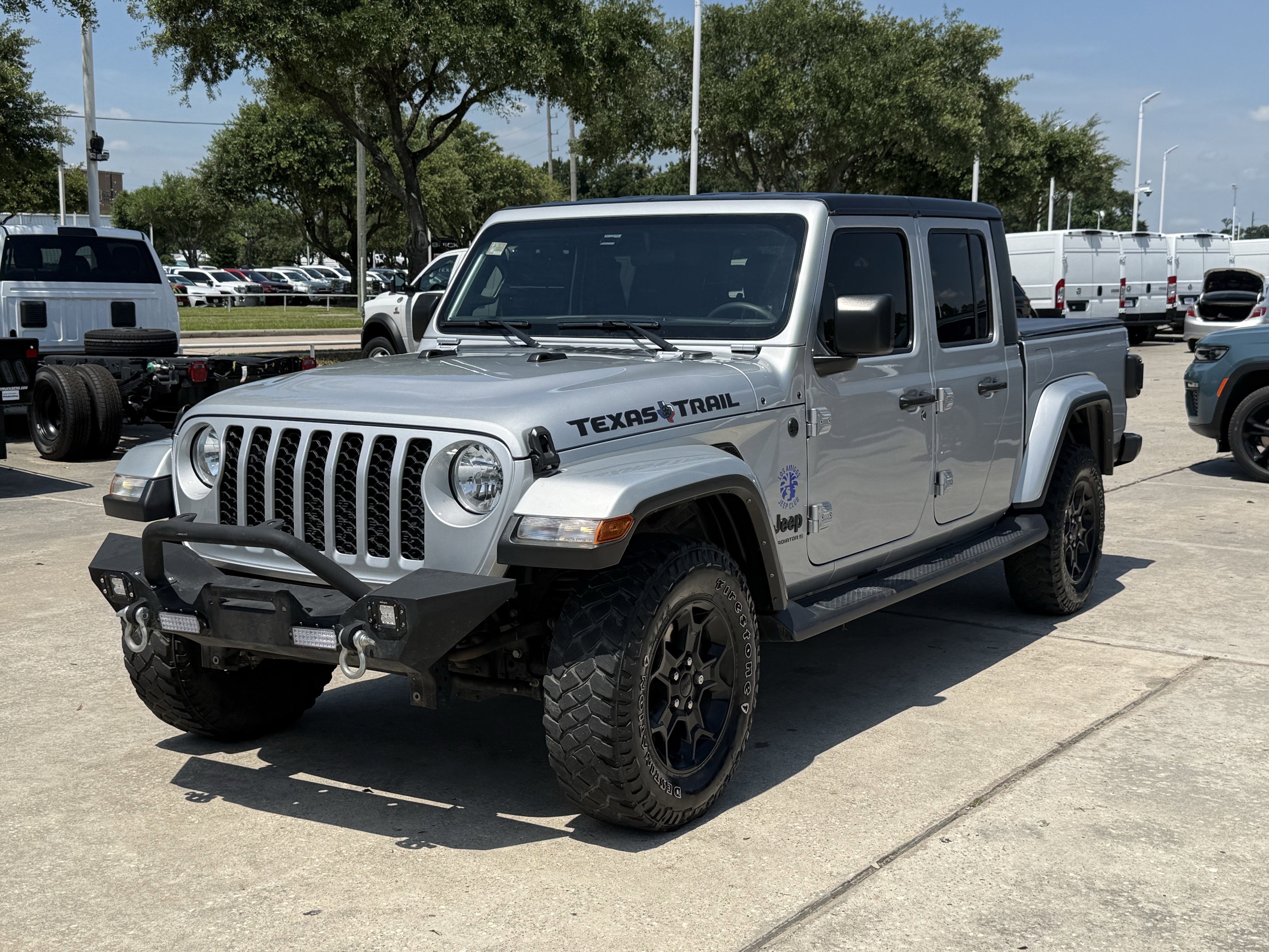 Used 2023 Silver Zynith Clearcoat Jeep Texas Trail image 9