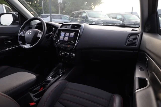 Used 2025 Silver Mitsubishi 2.0 SE image 35