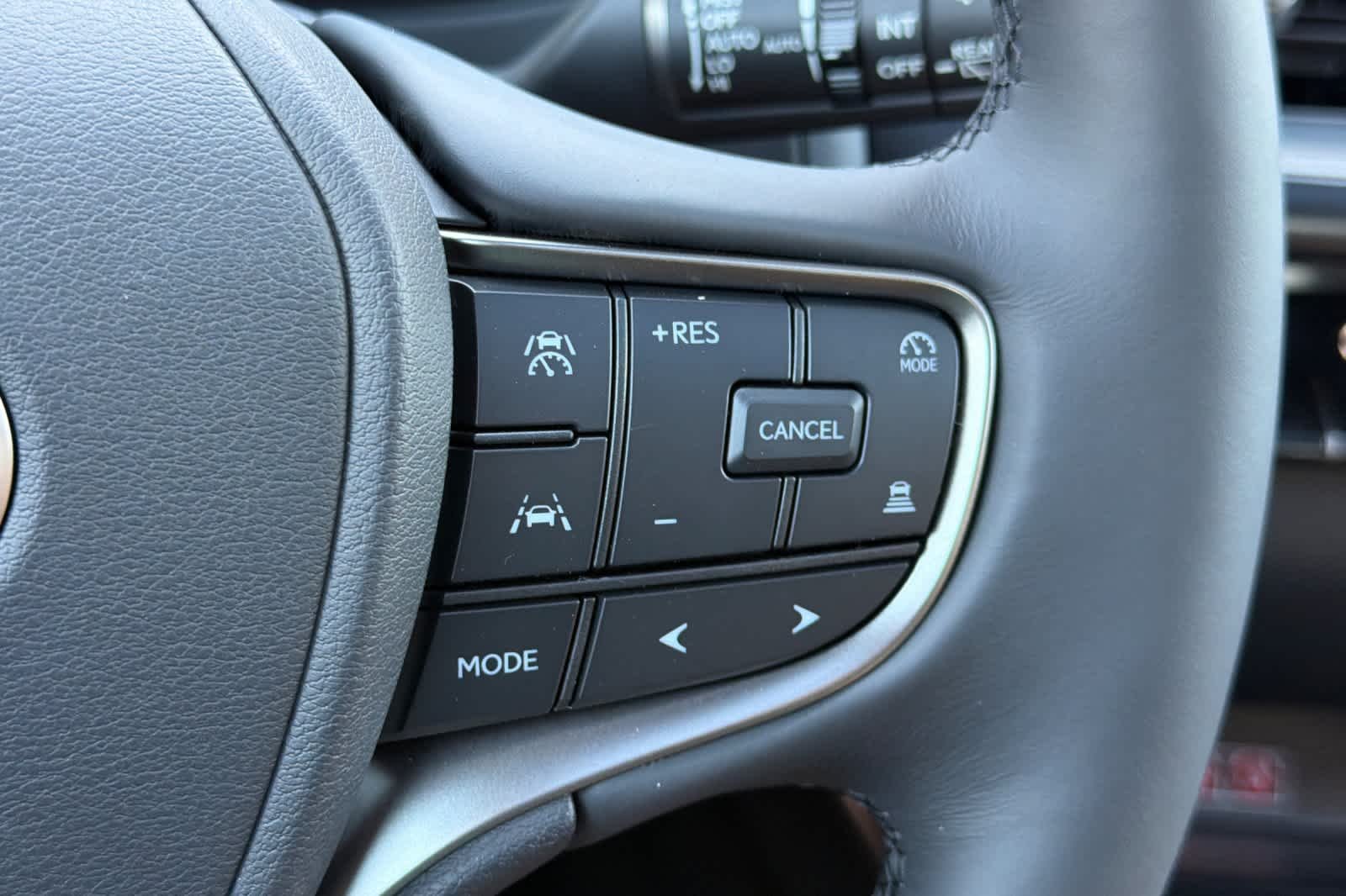 New 2026 Nori Green Pearl Lexus UX 300h PREMIUM AWD image 27