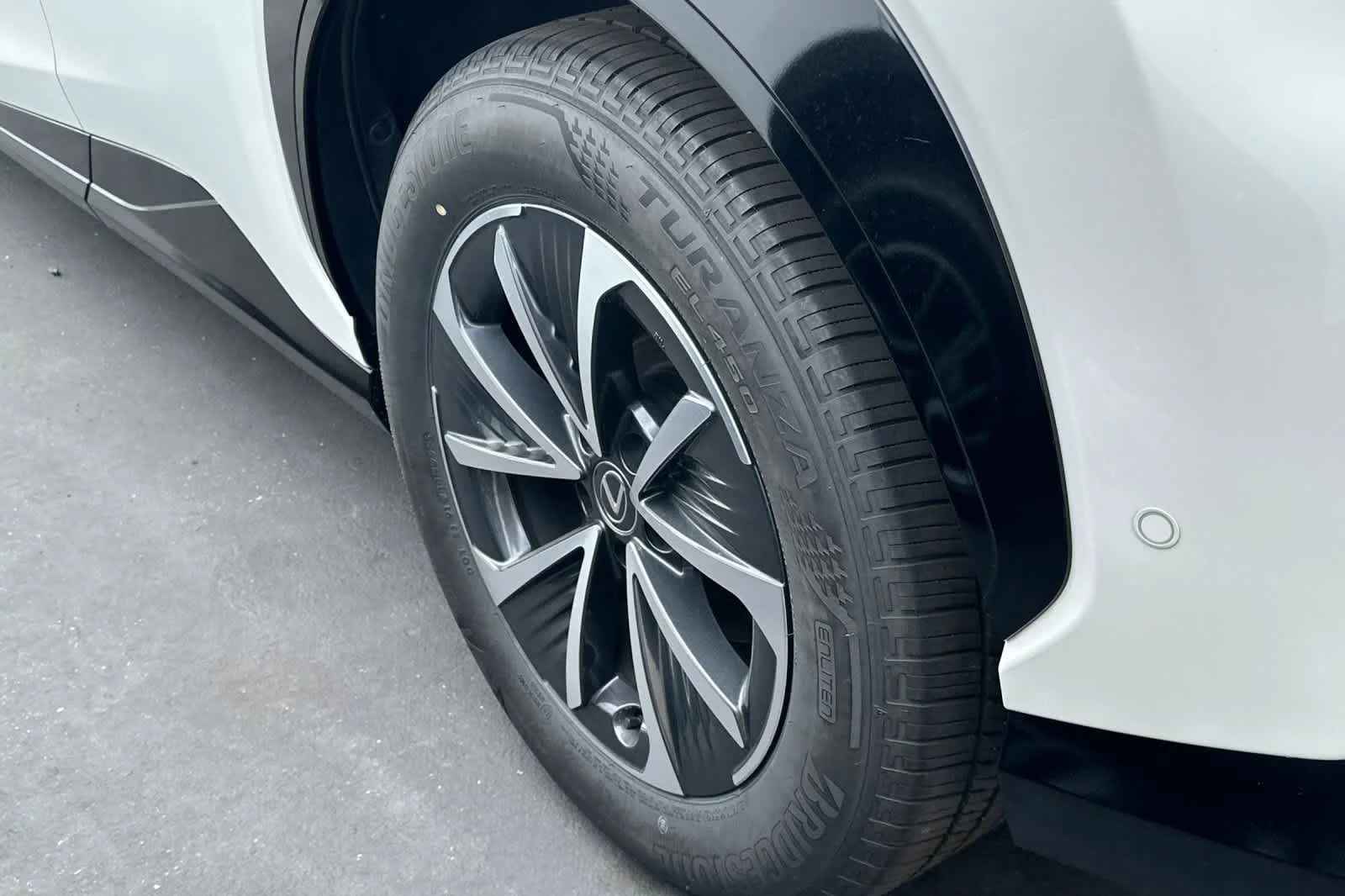 Used 2023 Eminent White Pearl Lexus Premium image 18