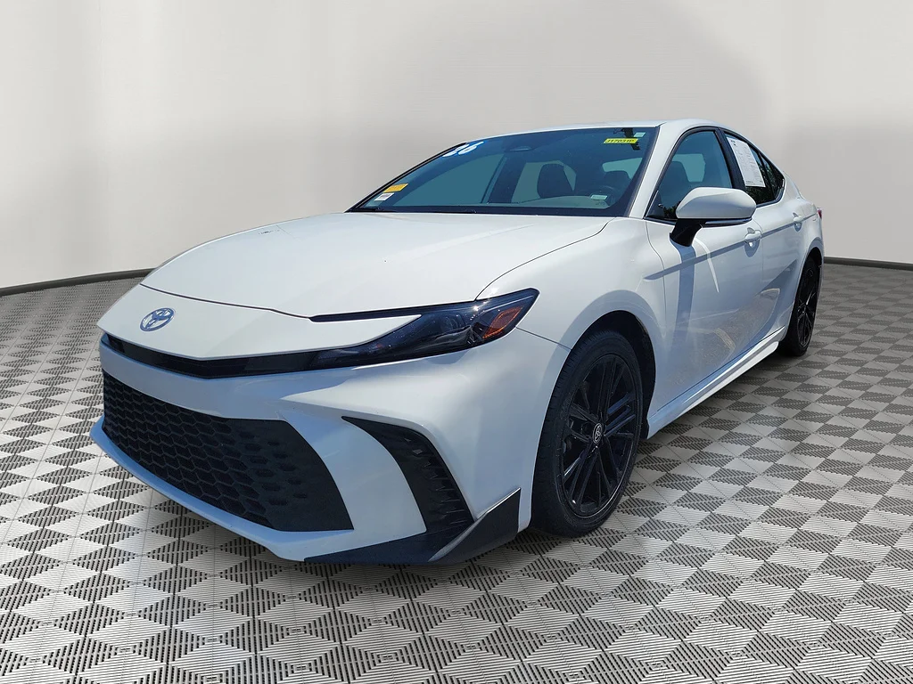 Used 2026 Ice Cap Toyota SE image 2