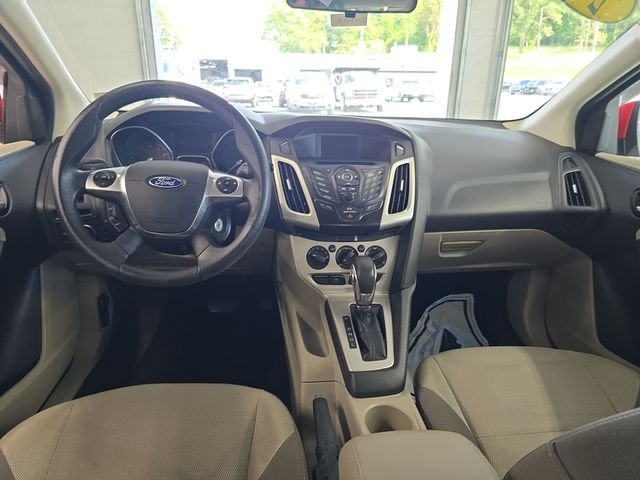 Used 2014 Red Ford SE image 11