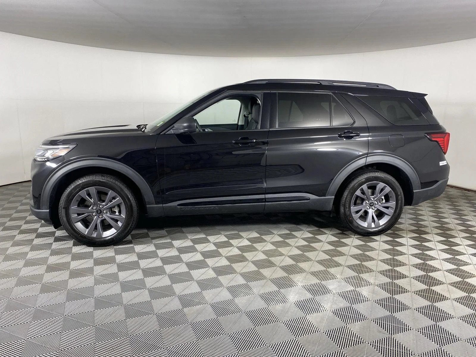 New 2026 Agate Black Metallic Ford Active image 4