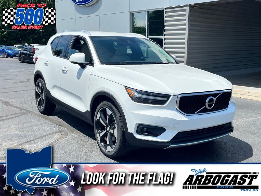 2021 Volvo XC40 T5 Momentum AWD's photo