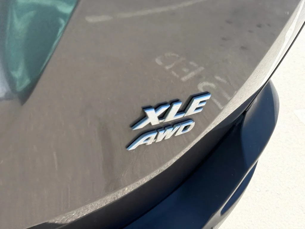 Used 2013 Gray Toyota XLE image 16