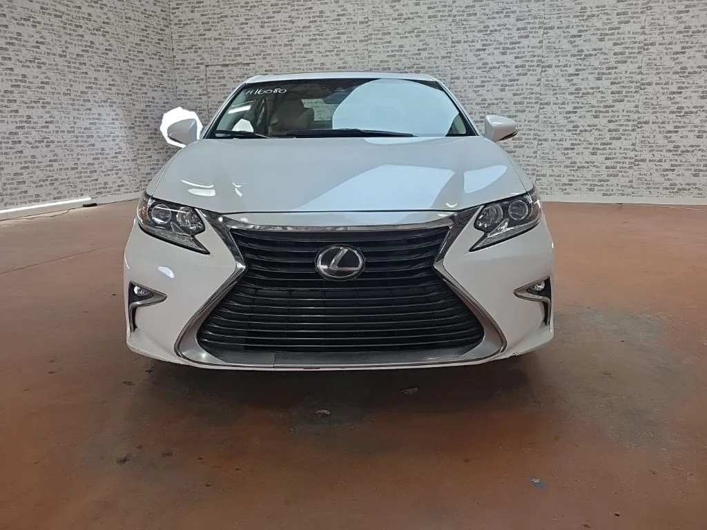Used 2018 White Lexus 350 image 2