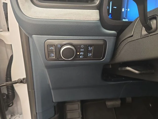 New 2026 Oxford White Ford XLT image 35