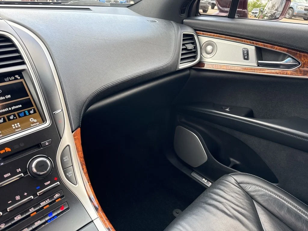 Used 2018 Burgundy Velvet Metallic Tinted Clearcoat Lincoln Reserve image 25