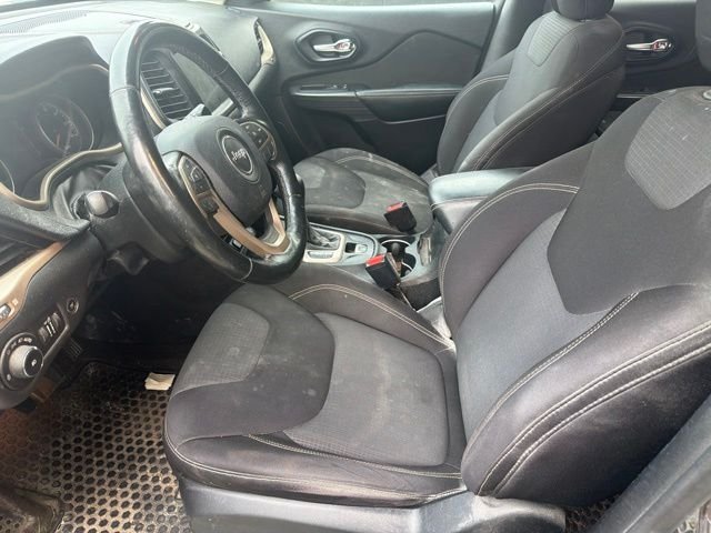Used 2015 Gray Jeep Latitude image 12