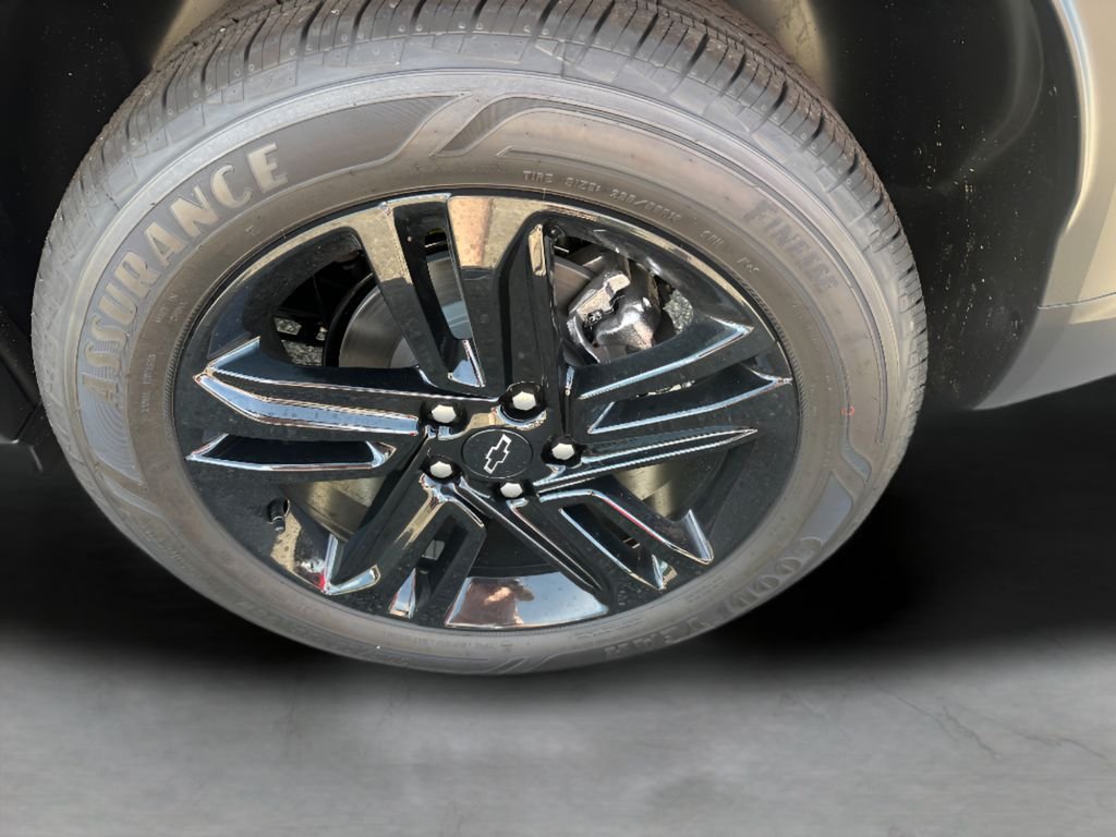 New 2026 Mosaic Black Metallic Chevrolet ACTIV image 9