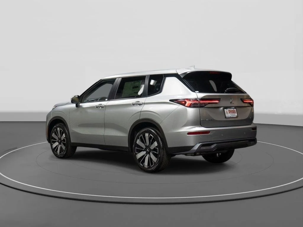2026 Mitsubishi Outlander SE - Photo 8