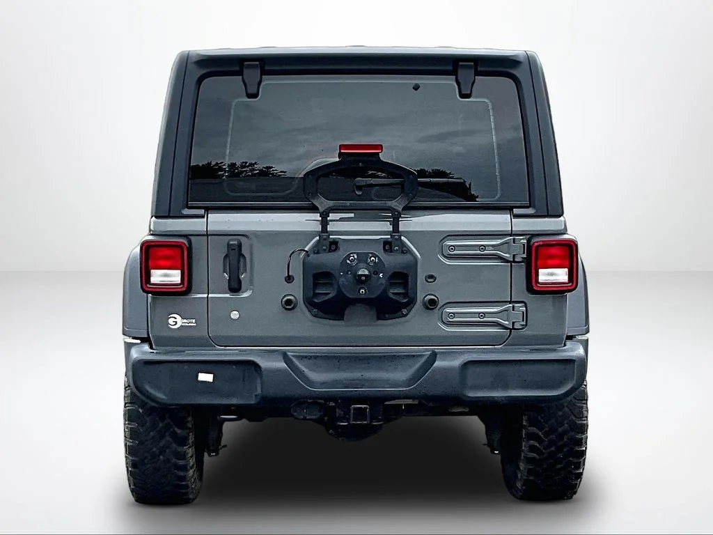 Used 2019 Gray Jeep Sport image 5