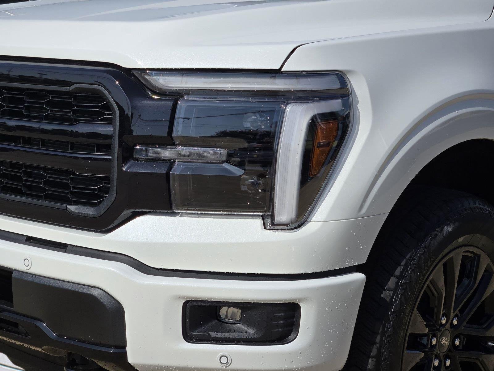 New 2026 Star White Metallic Tri-Coat FORD Lariat® image 5